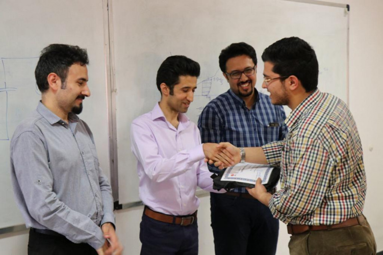 جلسه تقدیر از دانشجویان همکار در تیم اجرایی اولین کنفرانس ملی سیستمها و فناوریهای محاسباتی مراقبت از سلامت